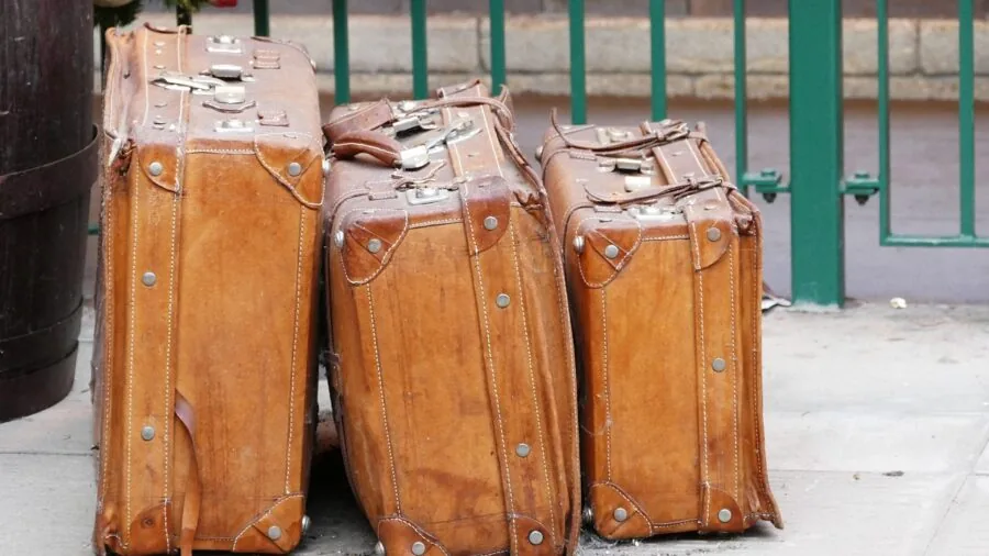 Hardside vs Softside: How Luggage Shells Affect Your Trip
